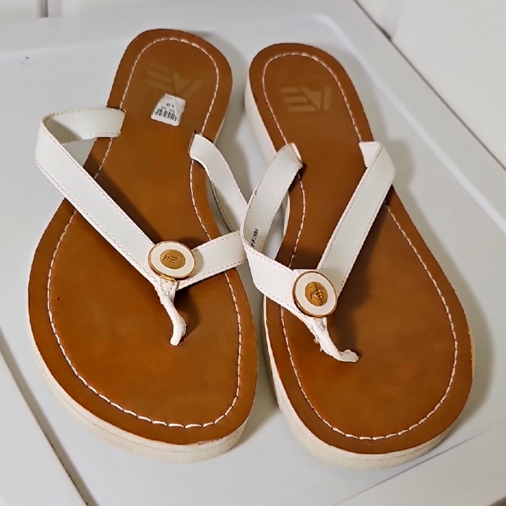 American Eagle White Size 10 Flip Flops With Bronze Logo
